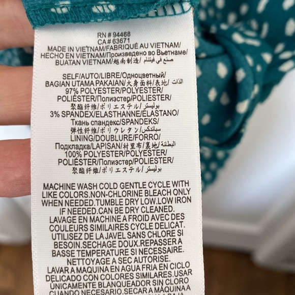 Beautiful BCNGeneration Dress - Picture 5 of 5